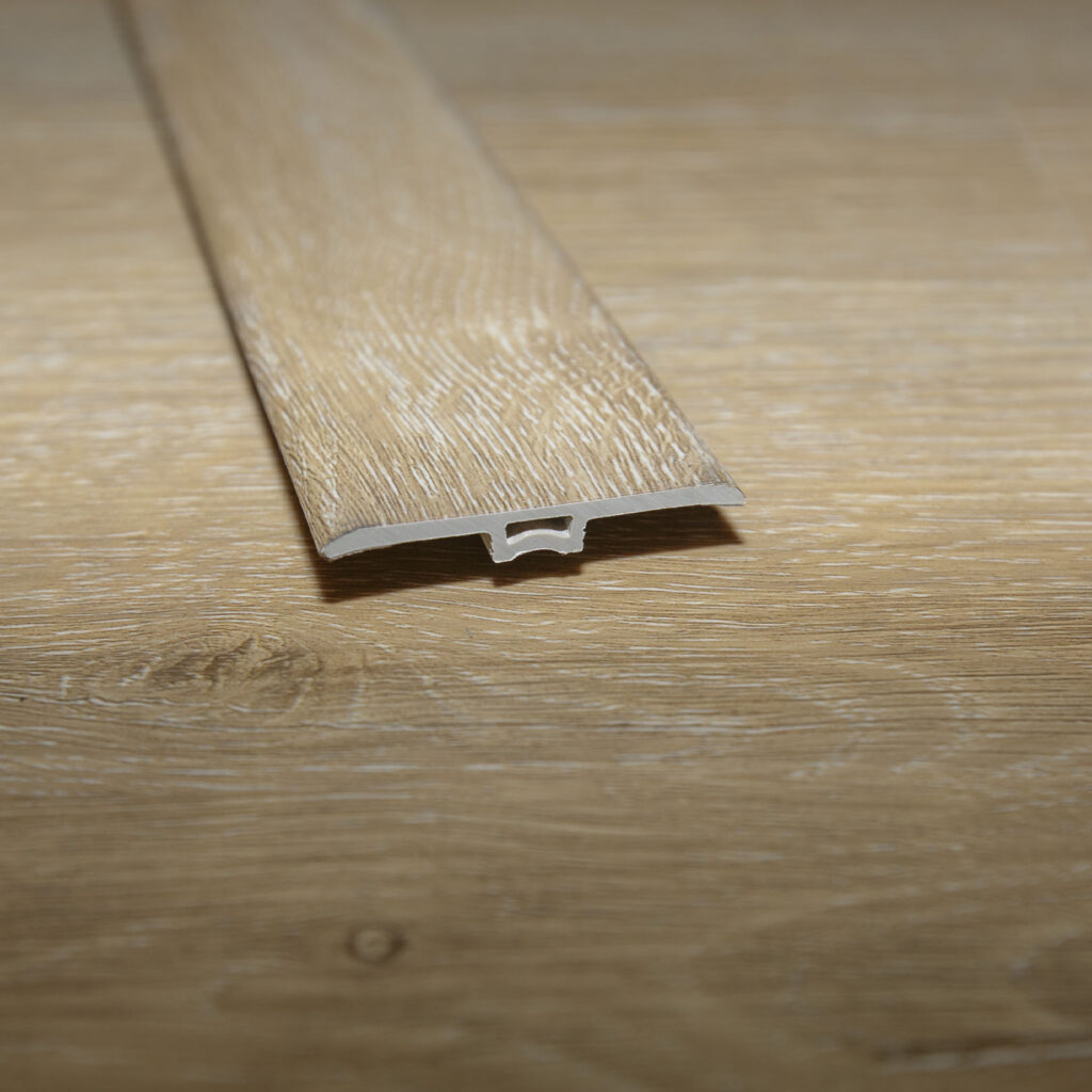 Tristao T-Molding